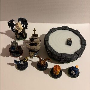 Skylanders Wireless Portal of Power for Nintendo Wii and Skylanders figures